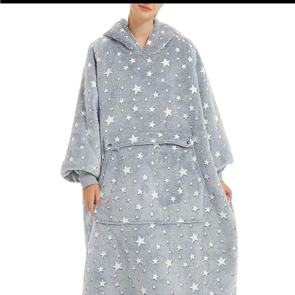 Cozy Star glow in dark Print Hooded Blanket